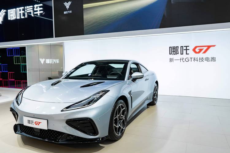 佛山高明区华航西企业管理咨询哪吒汽车在智能汽车领域的表现，领途汽车在新能源汽车市场中的影响力